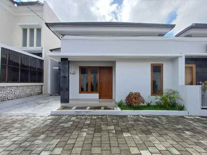 rumah siap huni desain modern 4 menit dari jogja bay