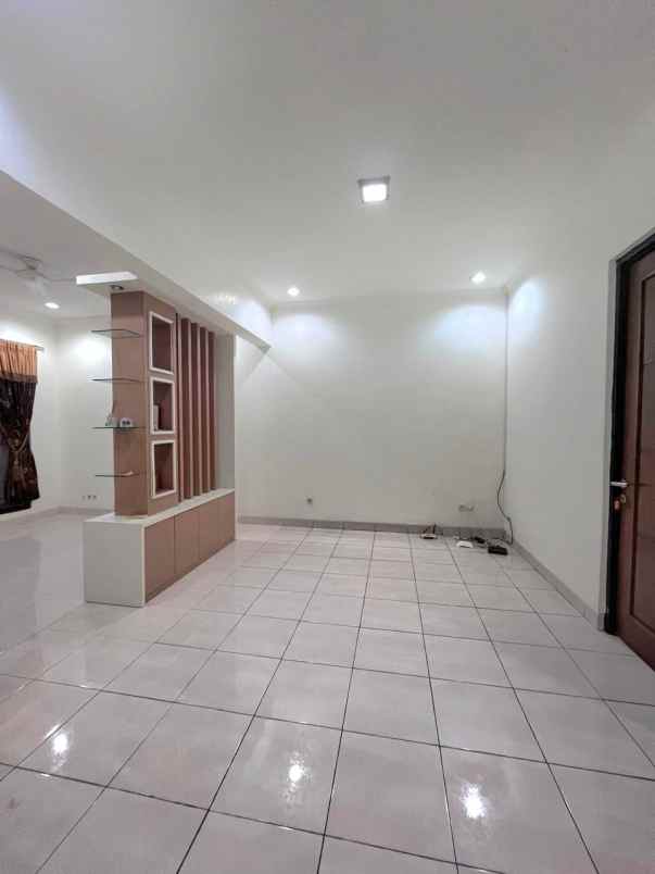 rumah siap huni di cluster aralia harapan indah bekasi