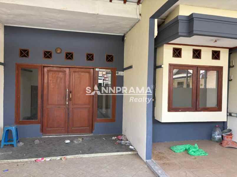 rumah strategis dengan kamar 5 di kukusan depok iml