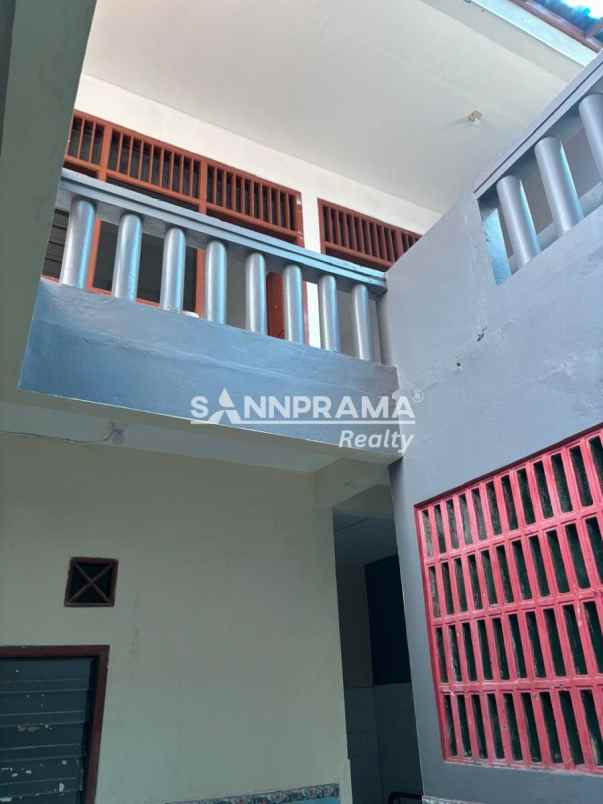 rumah strategis dengan kamar 5 di kukusan depok iml