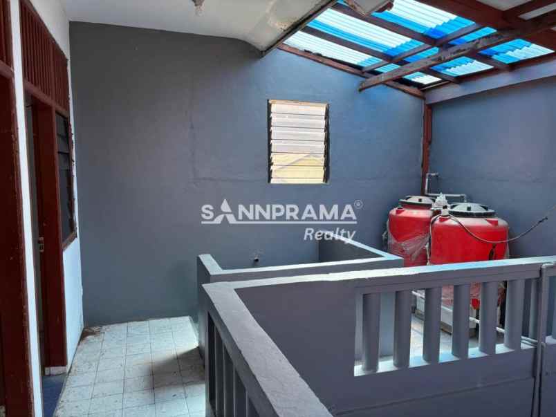rumah strategis dengan kamar 5 di kukusan depok iml