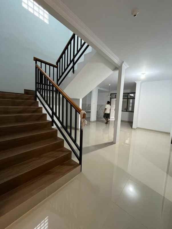 rumah tanah luas siap huni di pondok bambu
