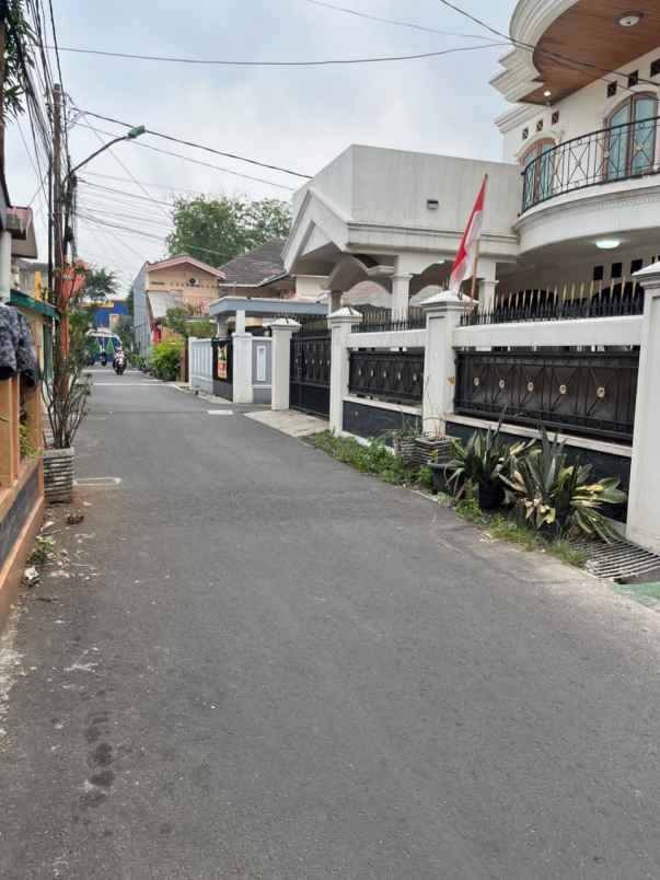 rumah tanah luas siap huni di pondok bambu