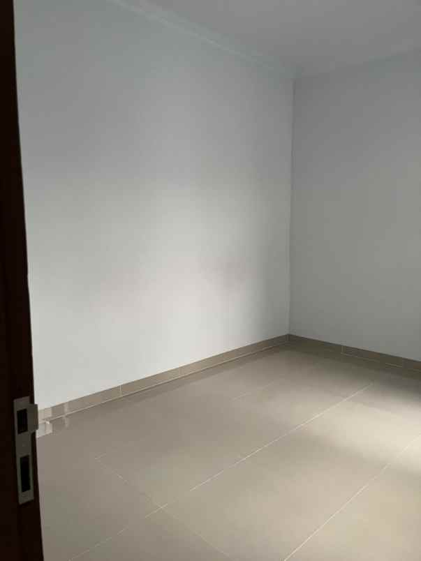 rumah tanah luas siap huni di pondok bambu