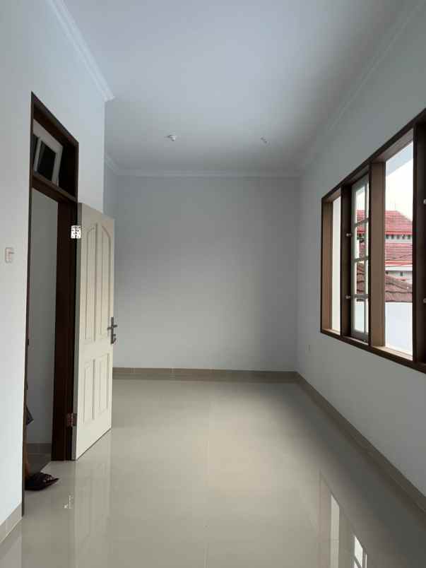 rumah tanah luas siap huni di pondok bambu