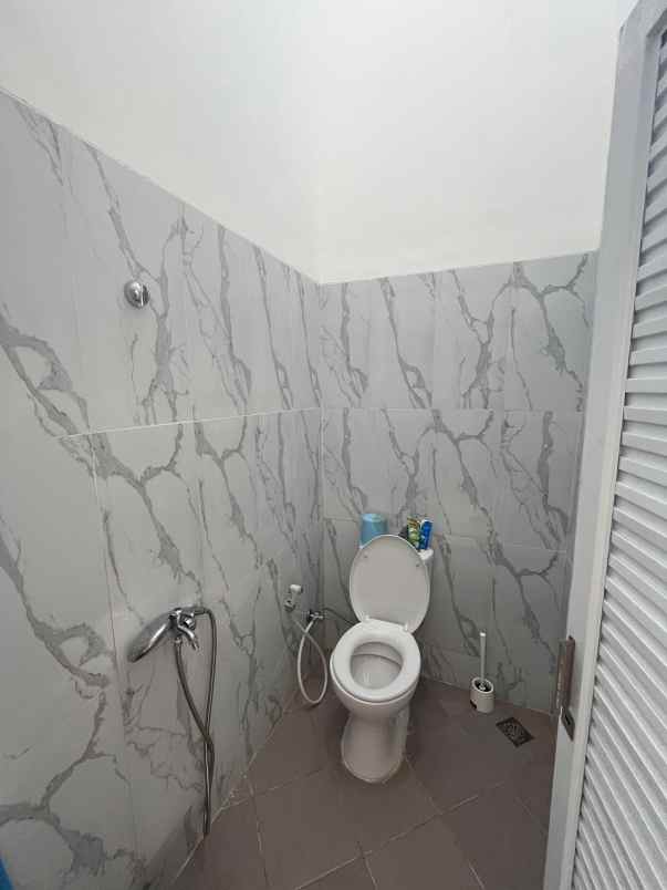 rumah type eropa klasik di bedahan depok ready 2 unit