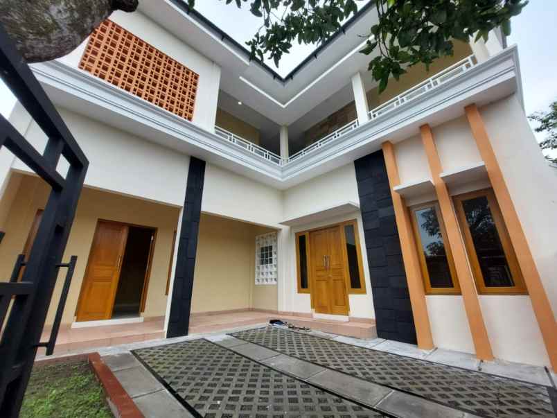 rumah unfurnished 2 lantai di ngaglik sleman