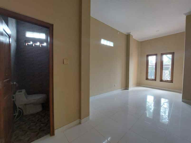 rumah unfurnished 2 lantai di ngaglik sleman