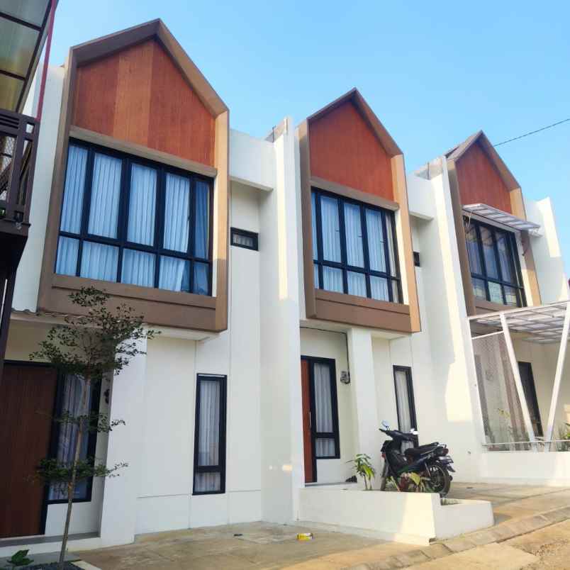 rumah villa 2 lantai lokasi strategis kota bandung