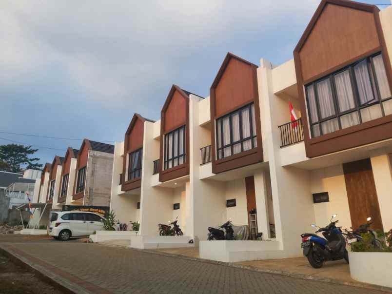 rumah villa 2 lantai lokasi strategis kota bandung