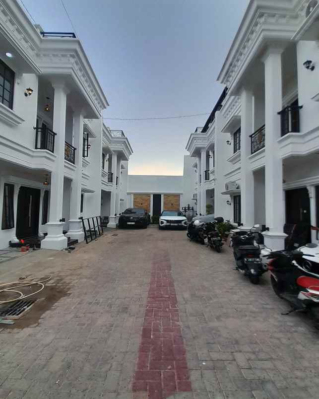 3 lantai rooftop lokasi strategis cash kpr