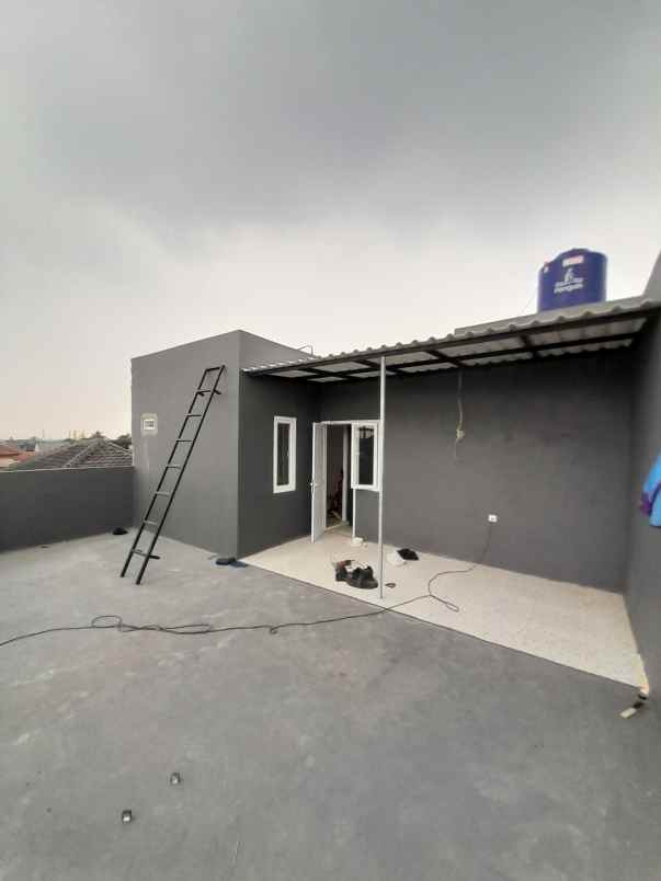 3 lantai rooftop lokasi strategis cash kpr