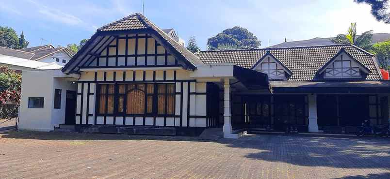 bangunan eks bistro dan butik di kawasan dago bandung