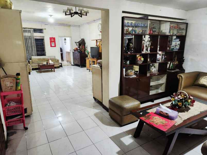 dijual bangunan 1 lantai di jalan raya perak barat