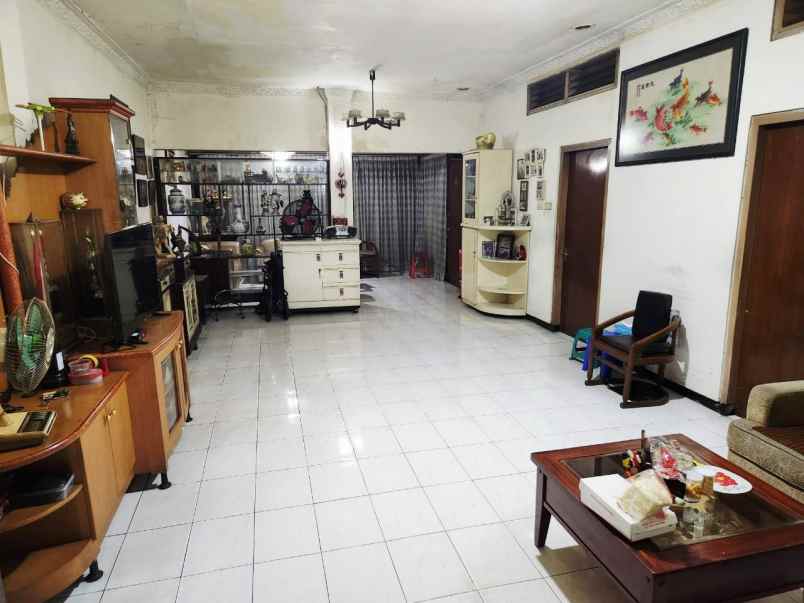 dijual bangunan 1 lantai di jalan raya perak barat