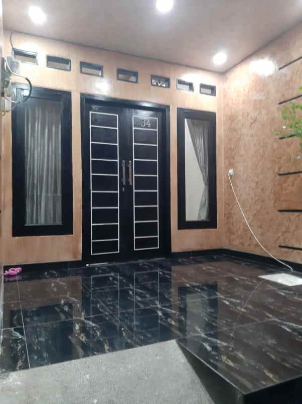 dijual cepat rumah bagus 3 lantai otista