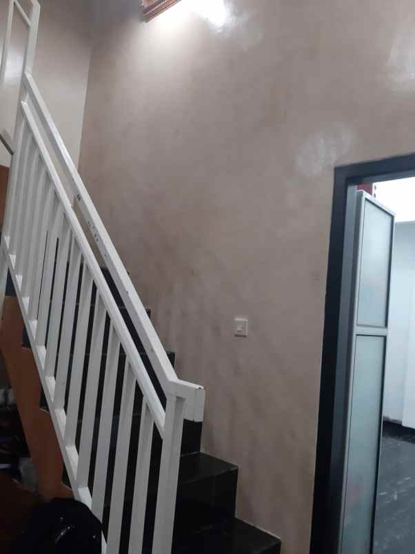 dijual cepat rumah bagus 3 lantai otista