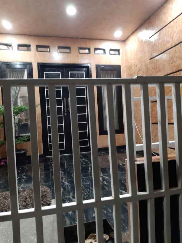 dijual cepat rumah bagus 3 lantai otista