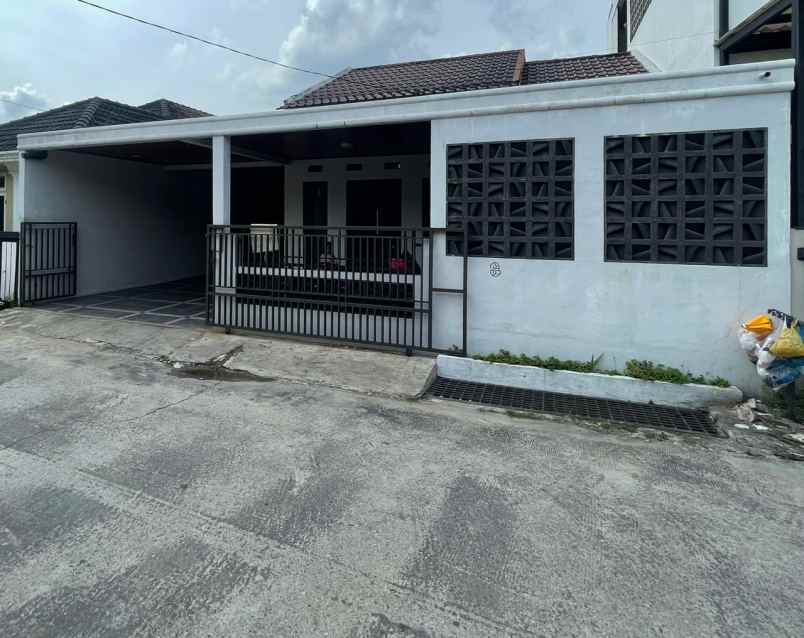 dijual cepat rumah cantik belakang d oven bakery panam