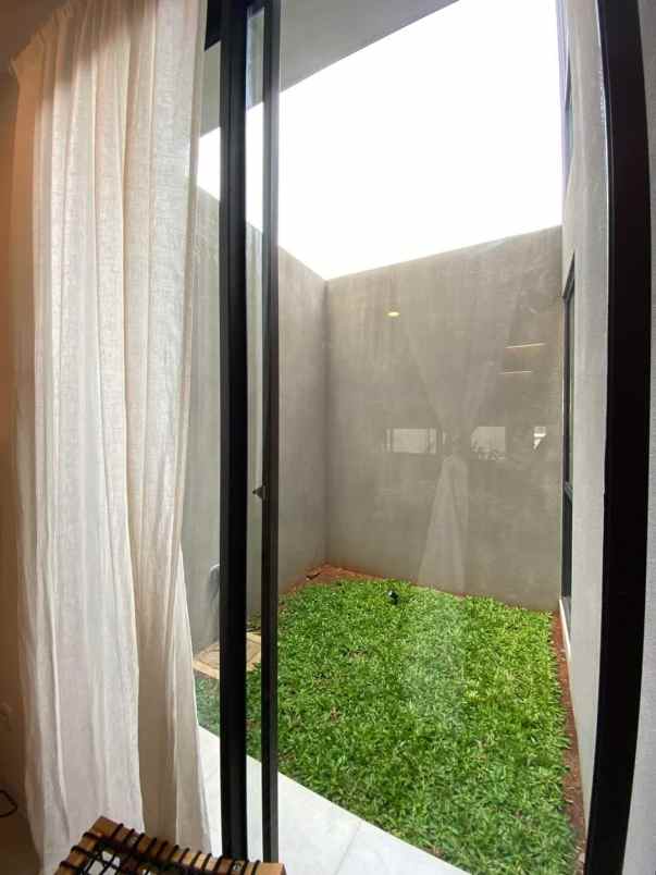 dijual hunian baru dalam townhouse di area bintaro