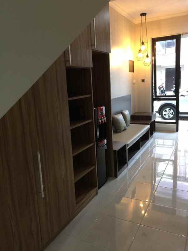 dijual kost gading serpong tangerang