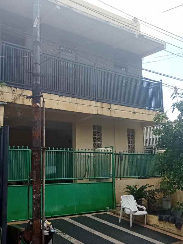 dijual kost manyar sabrangan