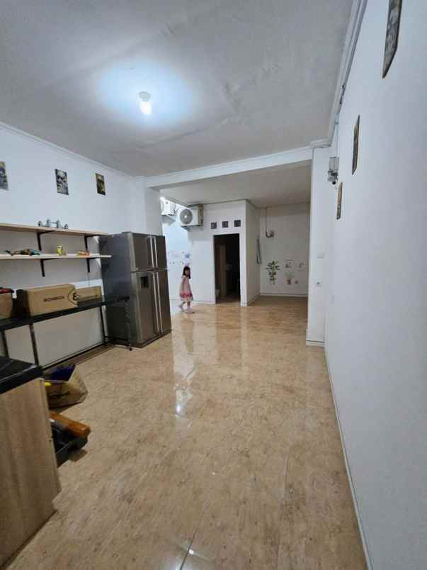 dijual kost serpong tangerang selatan kota