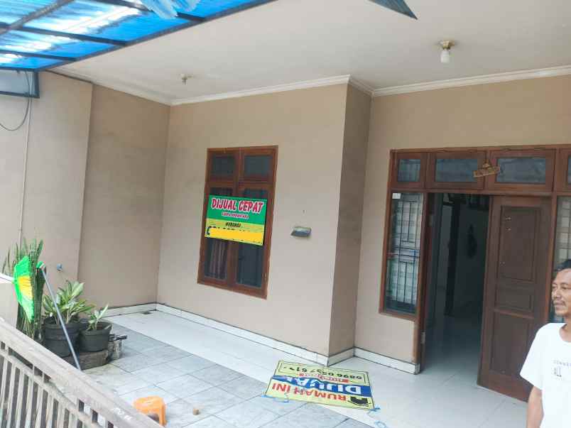 dijual murah rumah pinggir jalan