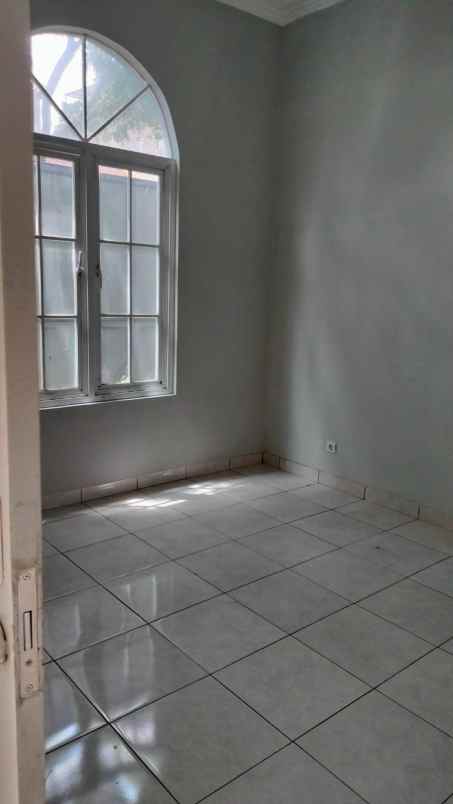 dijual ruko gudang kantor sarijadi