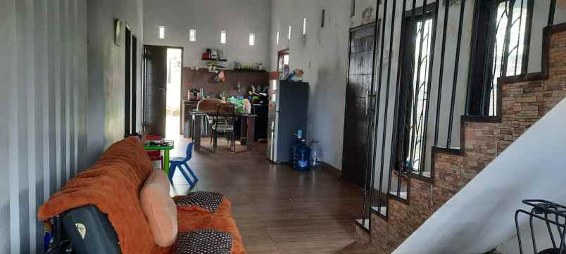 dijual rumah 2 lantai di desa klompangan ajung jember