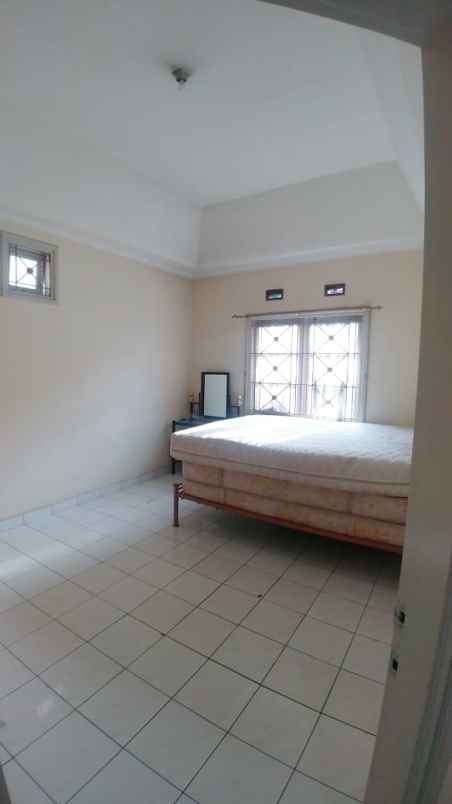 dijual rumah 2 lantai komplek prv bandung