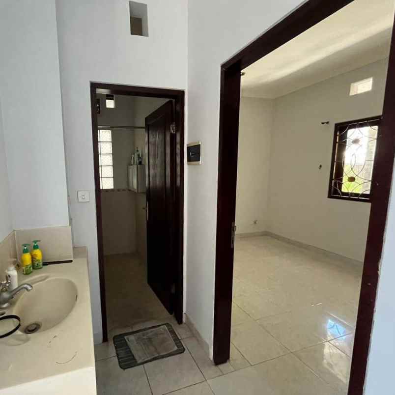 dijual rumah 2lt jl tukad badung renon denpasar