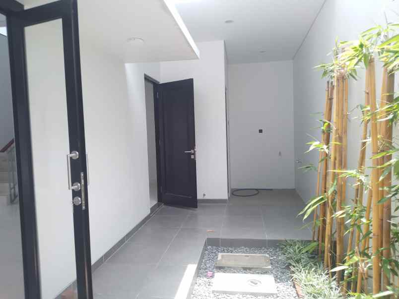 dijual rumah 6cgv 695 jl karanglo