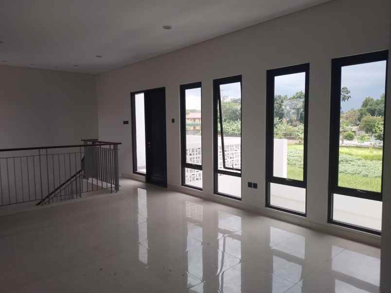 dijual rumah 6cgv 695 jl karanglo