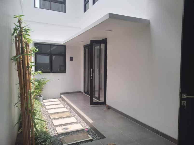 dijual rumah 6cgv 695 jl karanglo