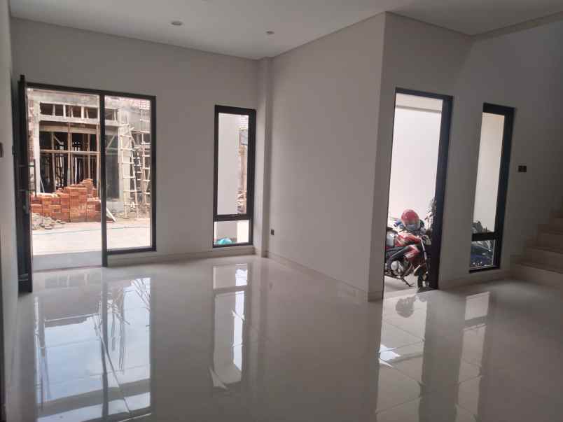 dijual rumah 6cgv 695 jl karanglo