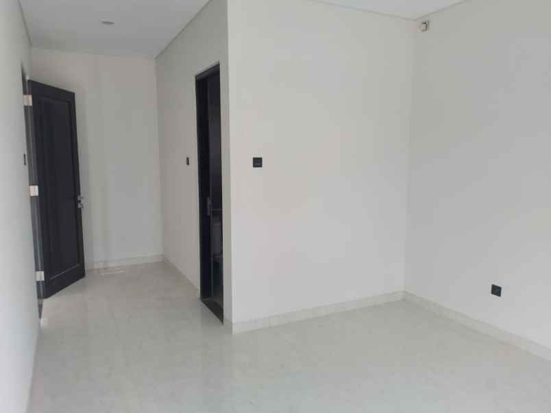 dijual rumah 6cgv 695 jl karanglo