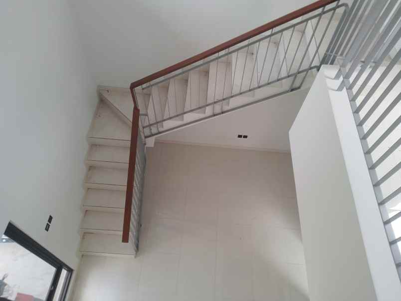 dijual rumah 6cgv 695 jl karanglo