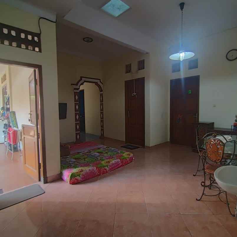 dijual rumah 8 jln raya setu bantar