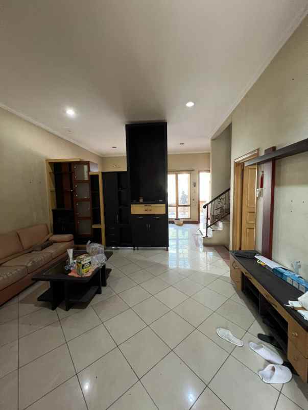 dijual rumah akasia bgm pik semi furnish 2 lantai