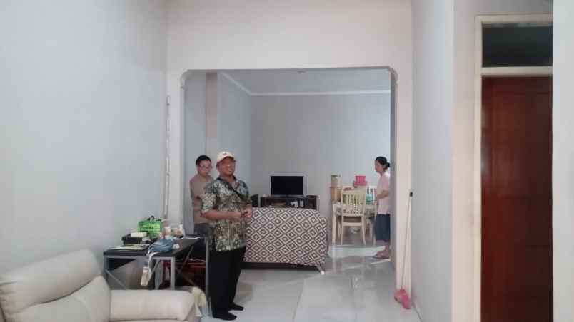 dijual rumah alamanda 2