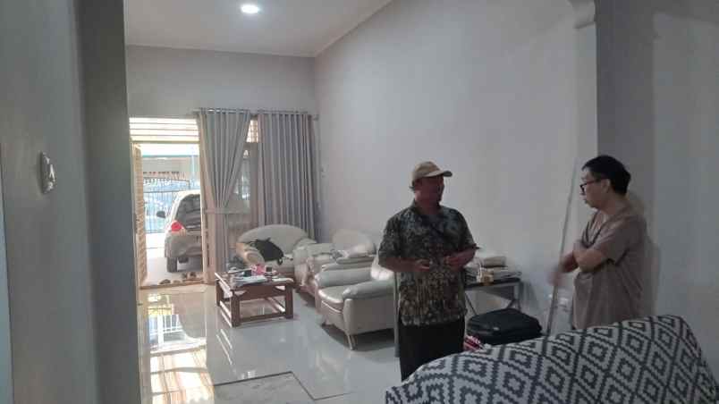 dijual rumah alamanda 2