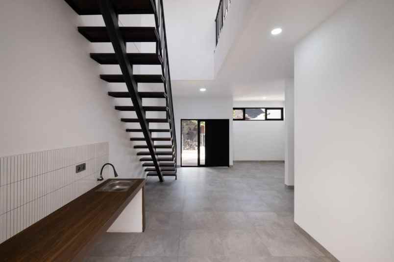 dijual rumah antapani
