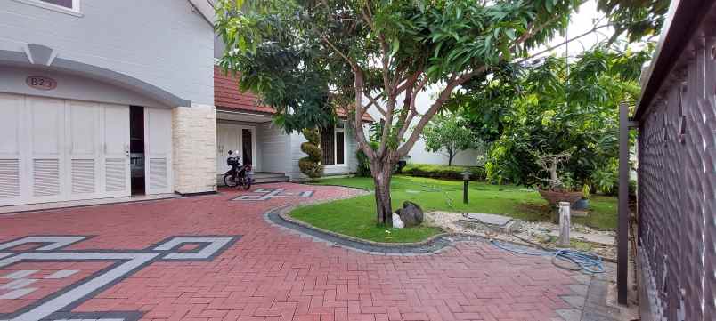 dijual rumah araya