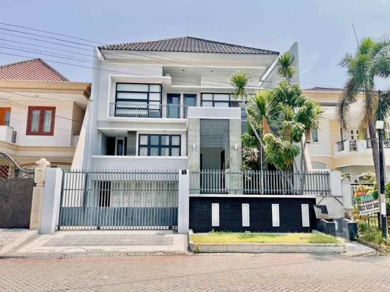 dijual rumah araya