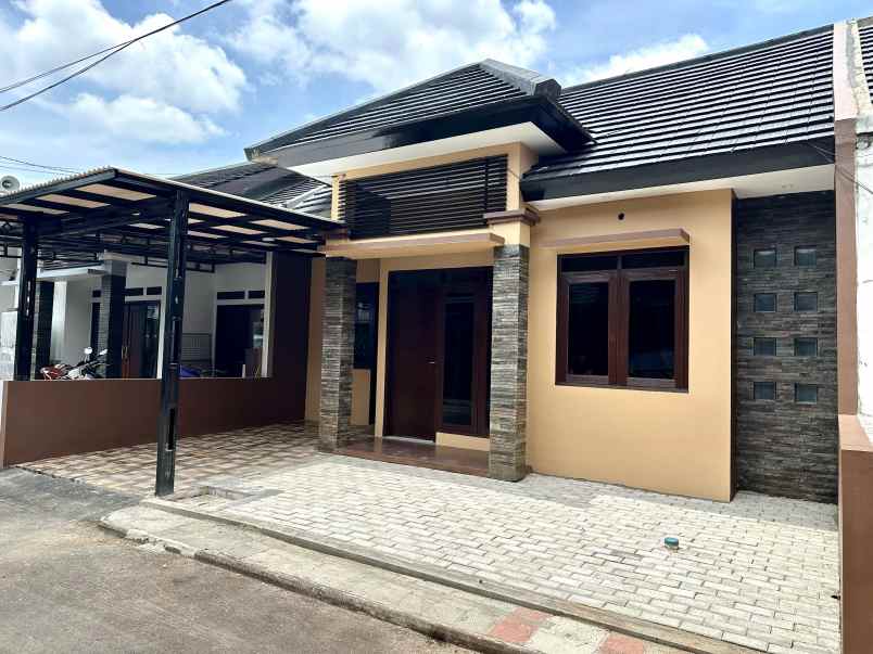 dijual rumah arcamanik