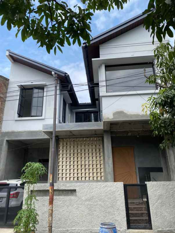 dijual rumah arcamanik