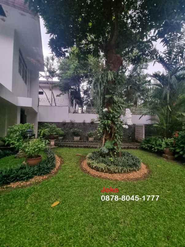 dijual rumah area jl gunawarman