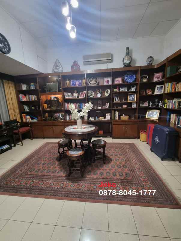 dijual rumah area jl gunawarman