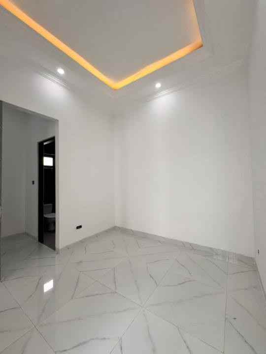 dijual rumah babatan pantai